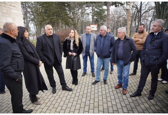 Редовното правителство е от изключителна важност за страната ни пред