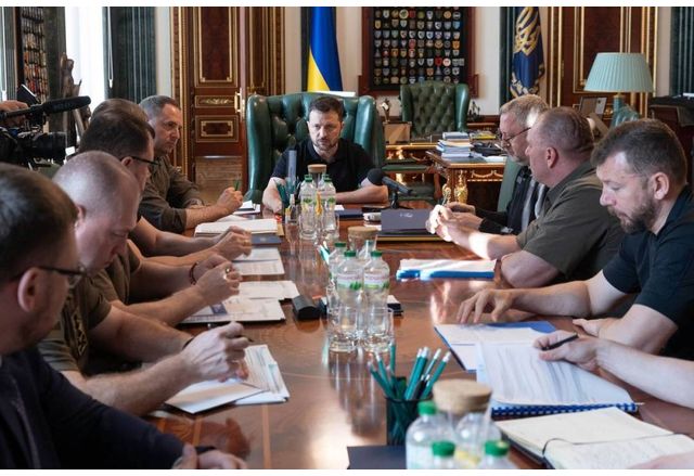 Президентът Володимир Зеленски и началникът на Въоръжените сили на Украйна