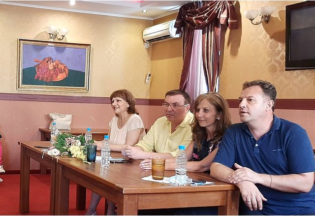 Среща на водача на листата на ГЕРБ-СДС с учители във Велико Търново