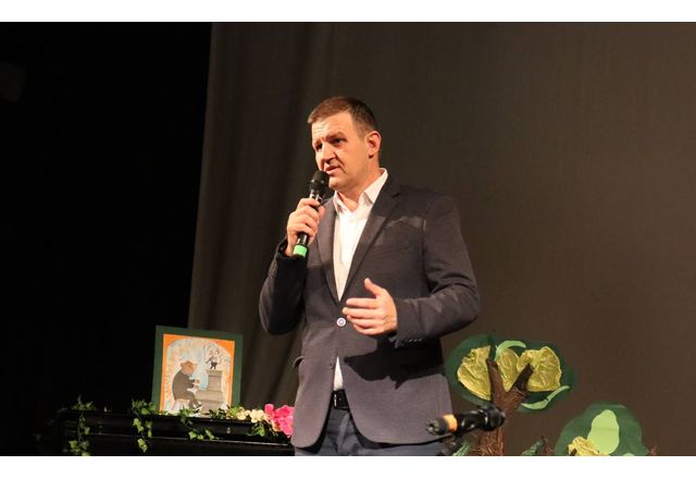 Повече от 200 преподаватели и над 40 лектори участват в