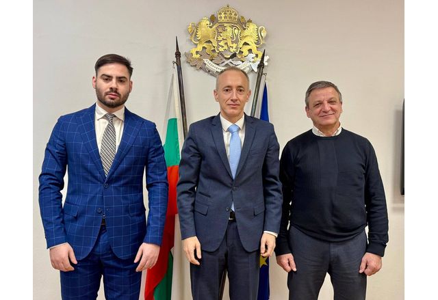 Областнияj управител Стефан Арсов, министър Красимир Вълчев и кметът Петко Горанов 