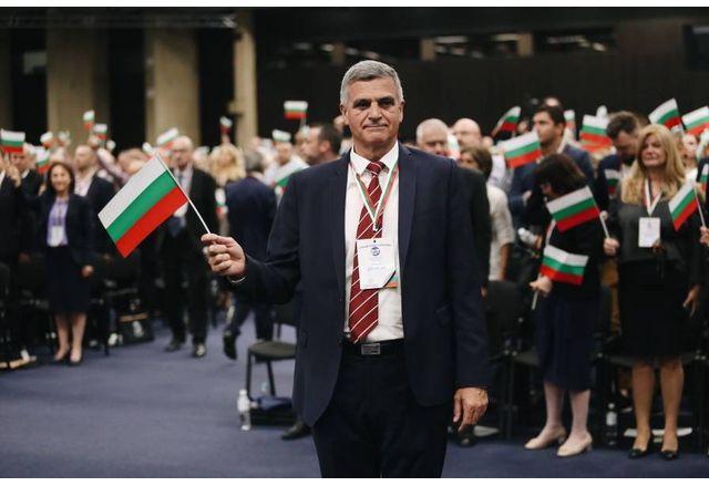 Бившият служебен премиер Стефан Янев учреди днес партия Български възход