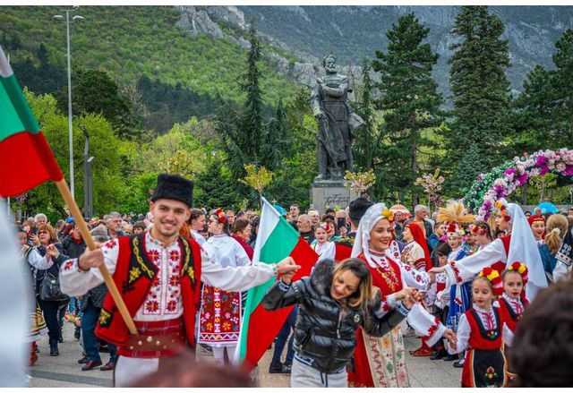 Стотици празнуваха заедно Великден във Враца