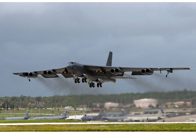 Съединените щати изпратиха още една група стратегически бомбардировачи B 52 в