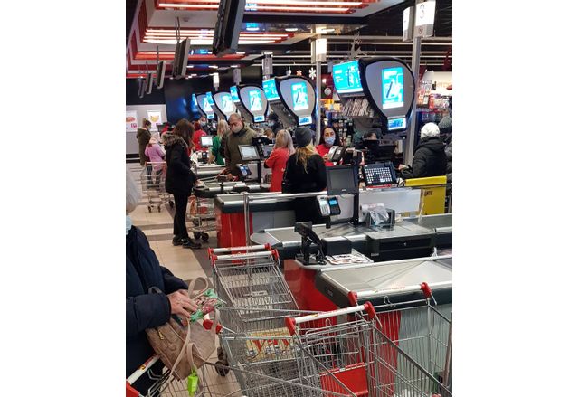 Цената на потребителската кошница е с два лева по ниска тази