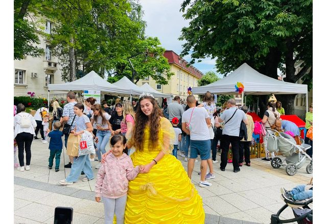 Шестото издание на детския фестивал откри кметът Калин Каменов който