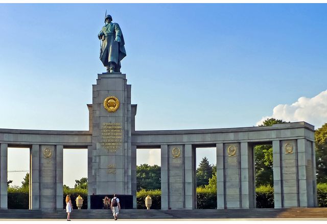 Съветският мемориал в Тиргартен