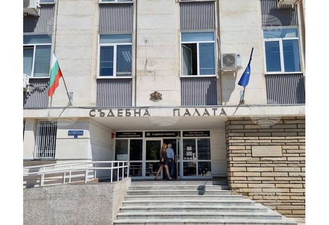Предадоха на съд председател на ТЕЛК Габрово за подкупи съобщиха от