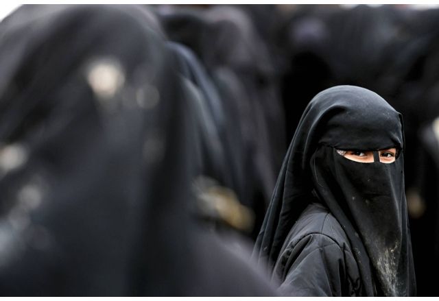 Съпруги на терористи от Ислямска държава