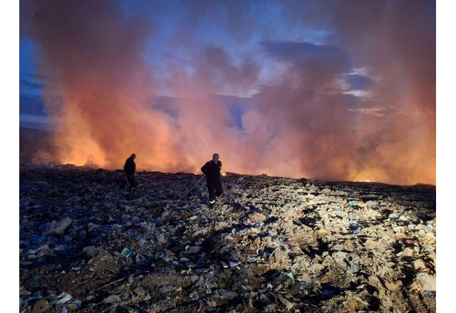 Тази сутрин избухна пожар в Регионалното депо край Костелево