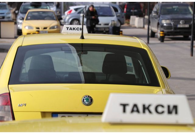 Протест на таксиметрови шофьори се провежда в този час в