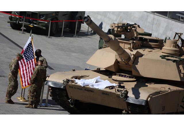 Обещаните на Киев тежки танкове германско производство Леопард и американски