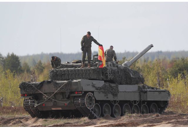 Германия е доставила на Украйна обещаните 18 бойни танка Leopard