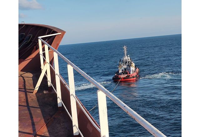  Успешно приключи операцията по придвижването на танкера "Кайрос" до Бургаския залив