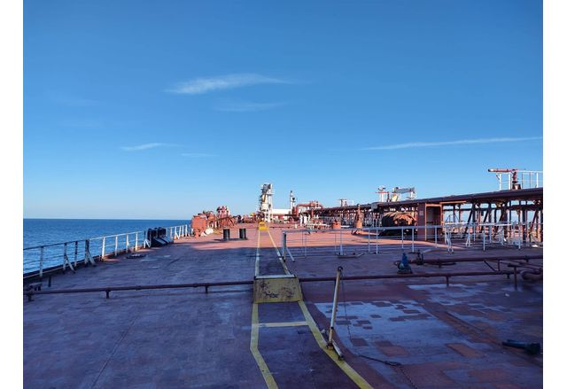 Танкер "KAIROS" е обезопасен и подготвен за буксировка до Бургаския залив 