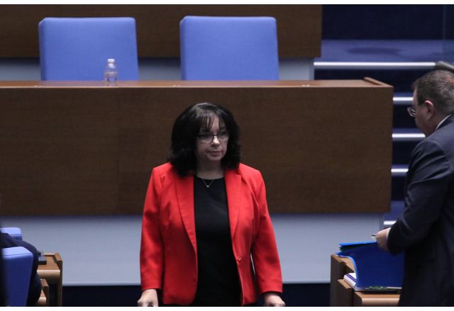Теменужка Петкова от ГЕРБ направи коментар в кулоарите на парламента