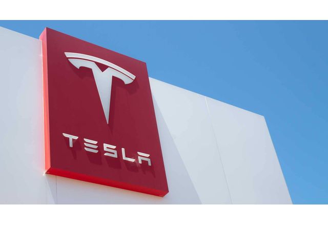 Пазарната стойност на Тесла Tesla надхвърли 1 трилион долара след