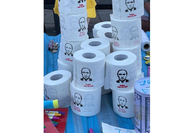 Тоалетна хартия с образа на руския президент Владимир Путин и