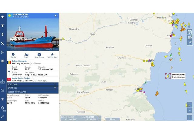 Товарният кораб, по който Русия стреля днес предупредително, се намира край бреговете на България