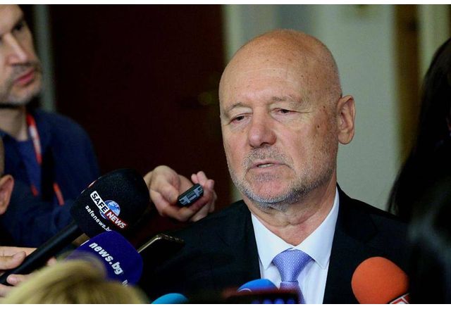 В учебниците и във филмите за Джеймс Бонд няма операция