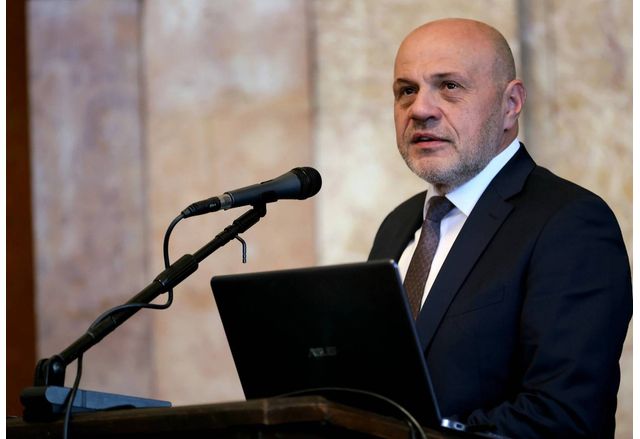 Дължим подкрепа на българската индустрия по добра образователна система редица