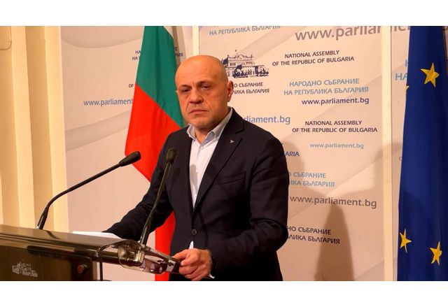 Народният представител от ГЕРБ СДС Томислав Дончев коментира в НС Плана