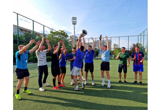 Близо 250 участници от 24 отбора и десетки фенове се