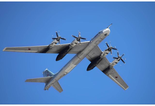 Американски изтребители са прехванали два руски бомбардировача близо до американския