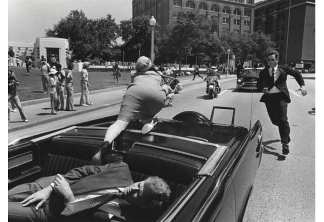 По заповед на американския президент Доналд Тръмп бяха разсекретени материали