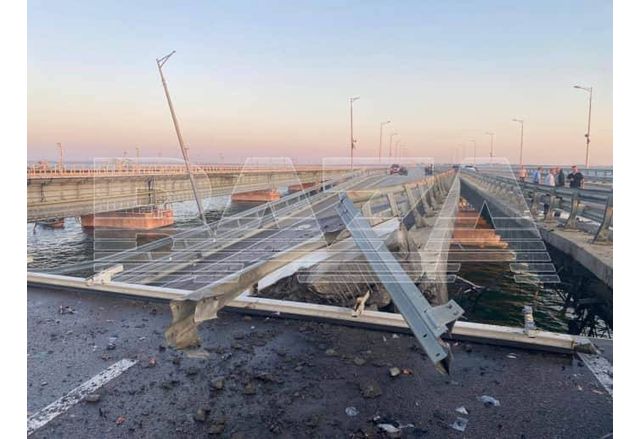 Удареният Кримски мост