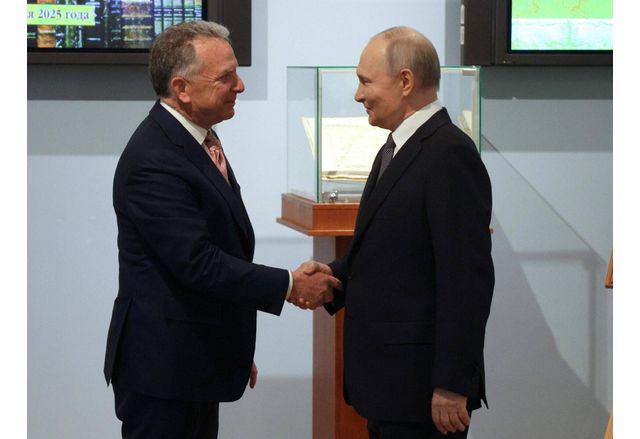 Руският президент Владимир Путин и специалният пратеник на Белия дом за Украйна Стив