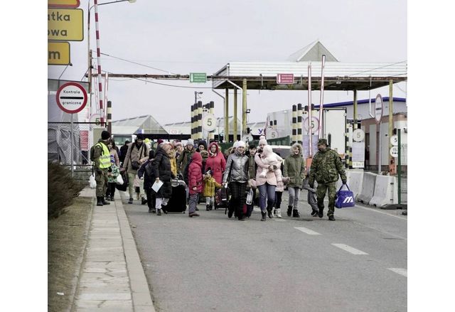 Общо 1 067 милиона украинци са преминали в Полша от началото