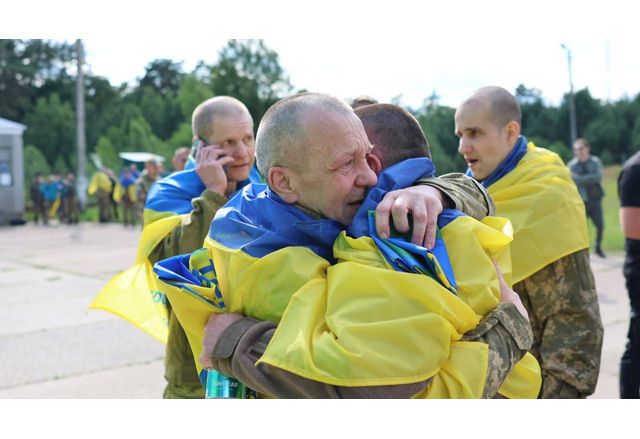 Украински военнопленници се завърнаха в родината