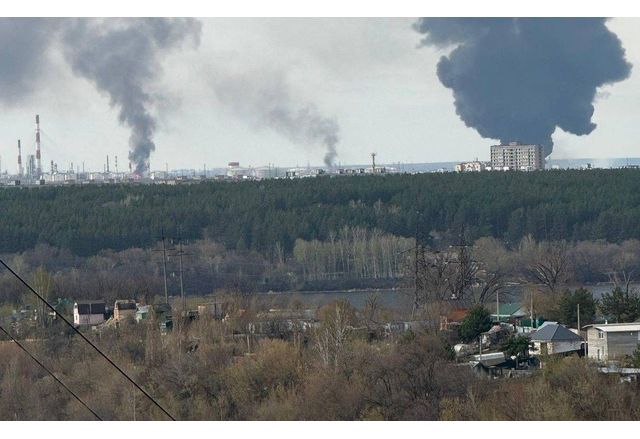 Украински далекобойни ронове са ударили нефтена рафинерия в град Сизран