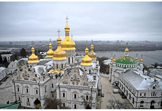 Украинските православни християни празнуват Коледа на днешния ден за първи
