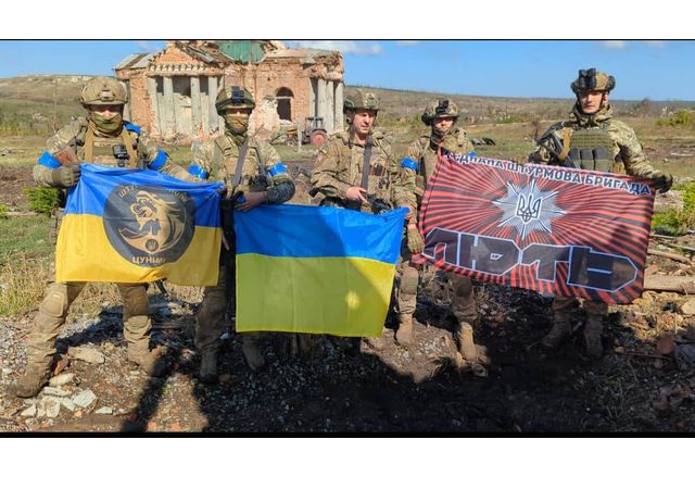 Украинските военни освободиха от руските нашественици селището Клещеевка в Донецка