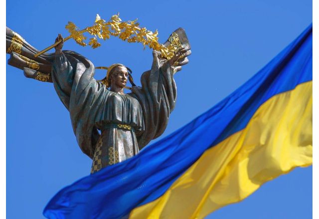 Тежко пострадалата от войната Украйна и съседна Молдова вече официално