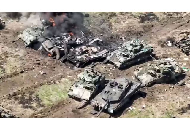 Унищожени танкове Leopard  и бойни машини Bradley