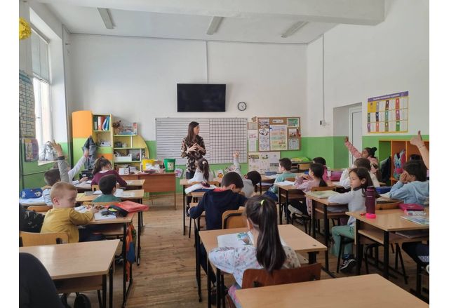 Висока удовлетвореност и мотивация сред българските учители нарастващ престиж на