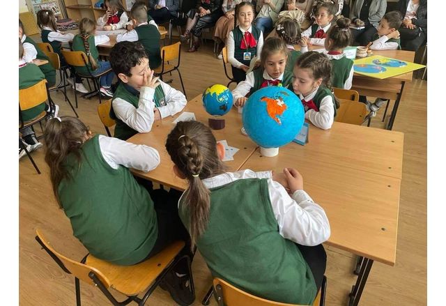 426 училища получават финансиране за нови класни стаи по хуманитарни