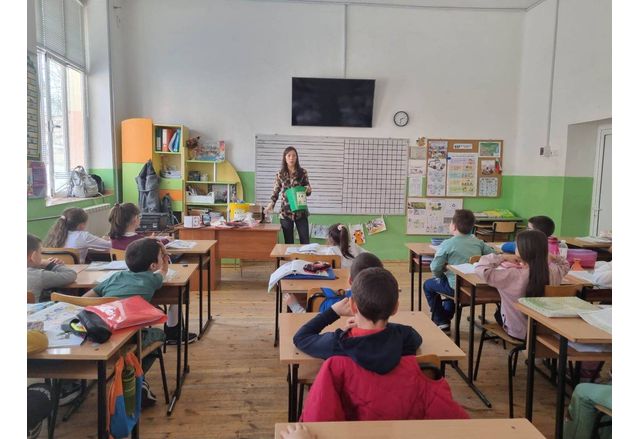 Очаква се учителските заплати да бъдат увеличени с 15