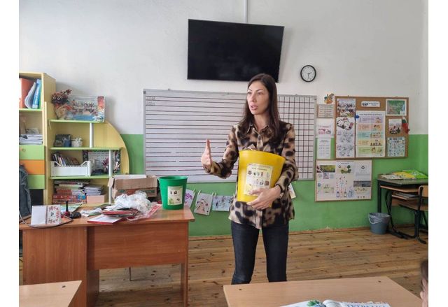 Учителските заплати ще бъдат увеличени с 5 със задна дата