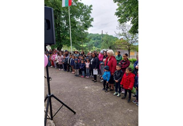 Училището в село Девене отбеляза патронния си празник