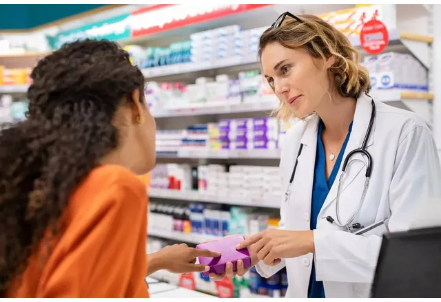 Фармацевти