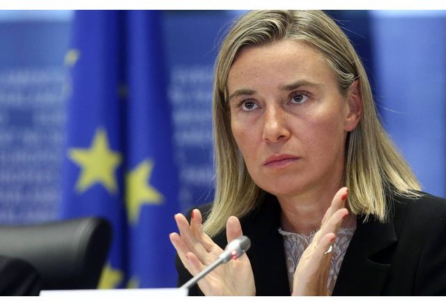 Трима души бяха арестувани след обиски в офисите на ЕС