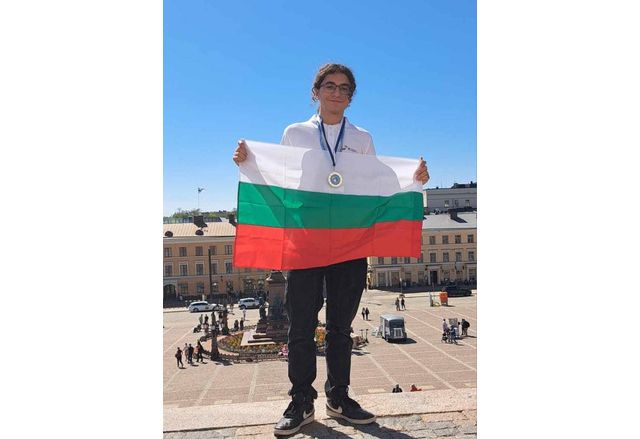 Единадесетокласникът Венцислав Велев от Математическа гимназия "Баба Тонка" в Русе спечели сребърен медал на Международната олимпиада по философия, която се проведе в Хелзинки