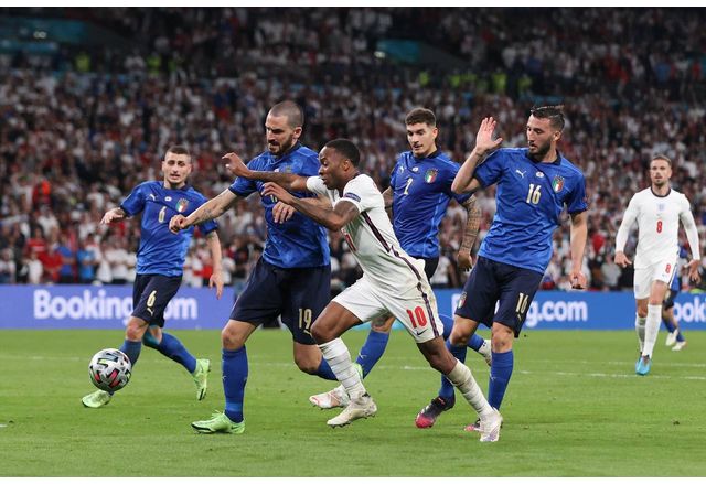 Финалът за купата на УЕФА между Италия и Англия