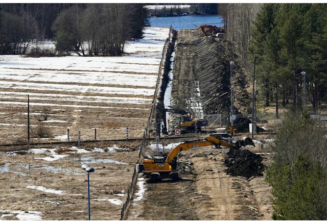 Финландия започна строителството на ограда по границата с Русия