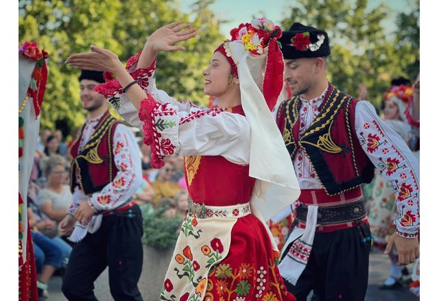 Община Асеновград организира празнична хоротека на централния площад Акад Николай