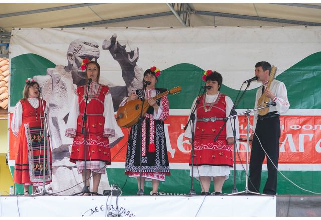 Фолклорен събор "Де е българското" в Очин дол